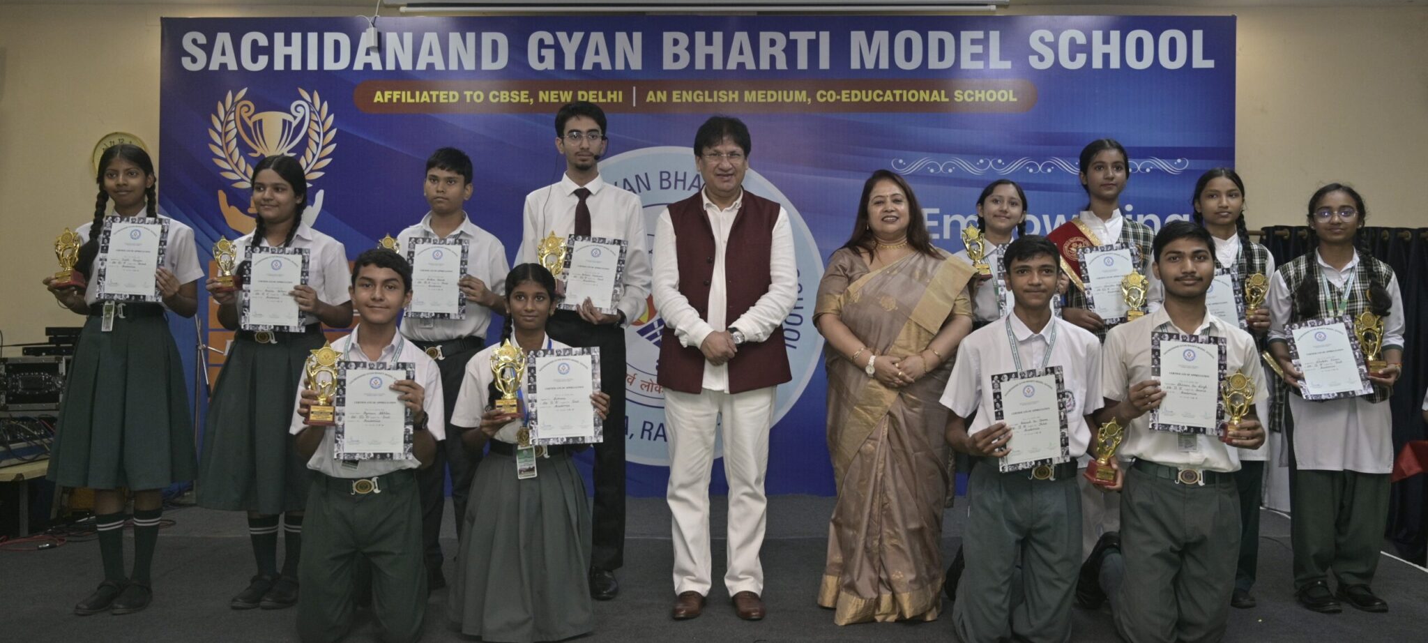 GROUP PHOTO OF TOPPERS 6 TO 9
